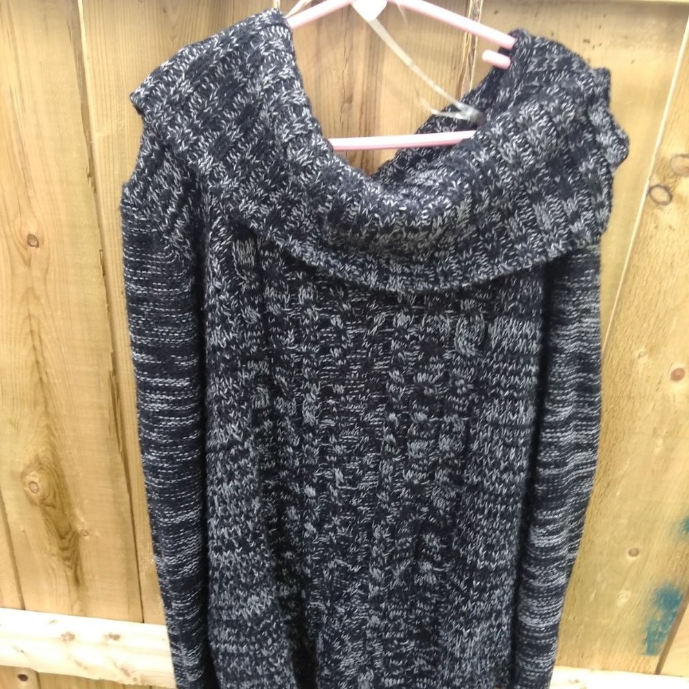 It's Our Time charcoal sweater(L)